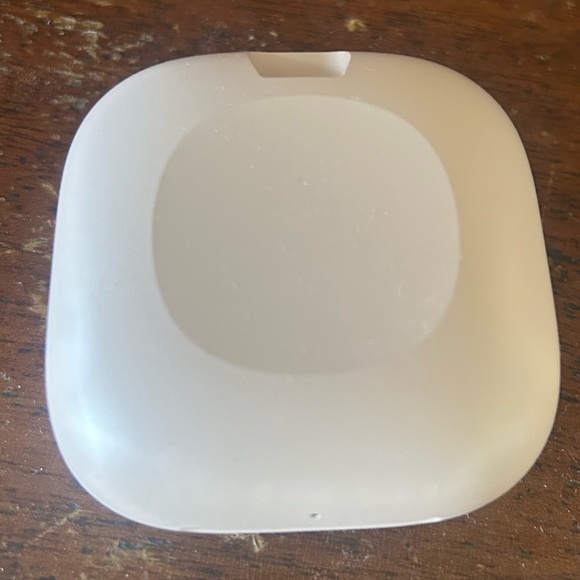 Beats Fit Pro x Kim Kardashian Moon Color - Picture 2 of 4